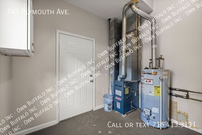 Building Photo - 742 Plymouth Ave