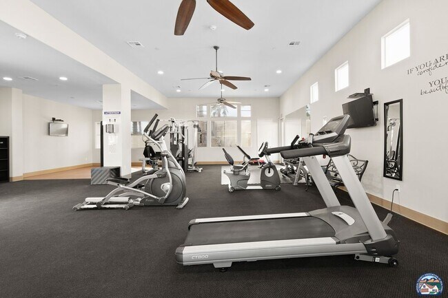 Building Photo - 315 Breezy Pl