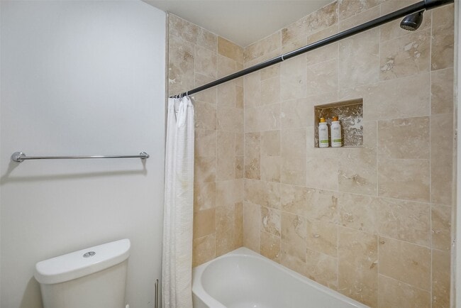 Building Photo - 1112 Bering Dr