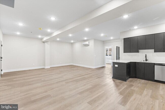 Building Photo - 1903 Jackson St