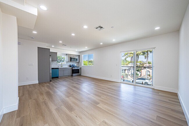 Building Photo - 2055 S Garth Ave