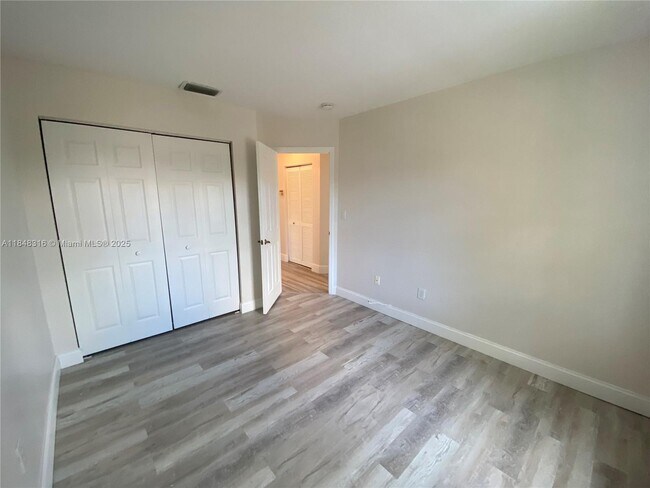 Building Photo - 562 NW 130th Ave