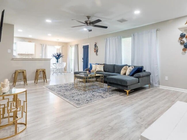 Building Photo - 2005 Village Park Dr