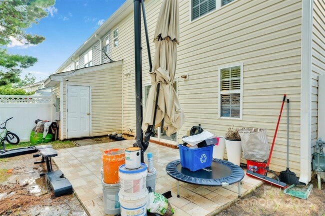 Building Photo - 315 Deep Water Ln