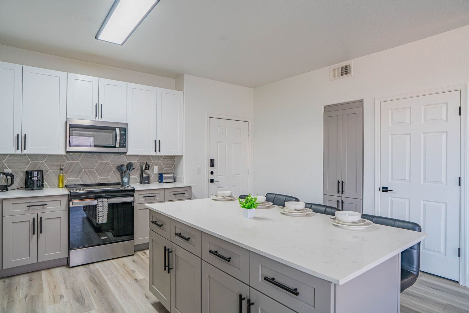 Building Photo - 6610 N 93rd Ave