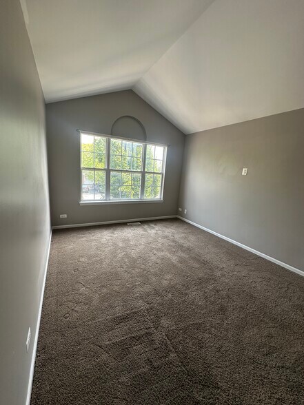 Building Photo - 2060 Waverly Ln