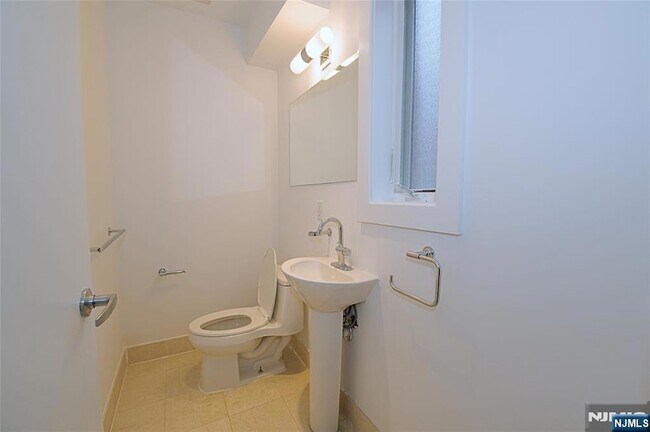 Building Photo - 11 Vela Way