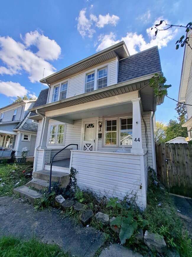 Building Photo - 44 E Parkwood Dr