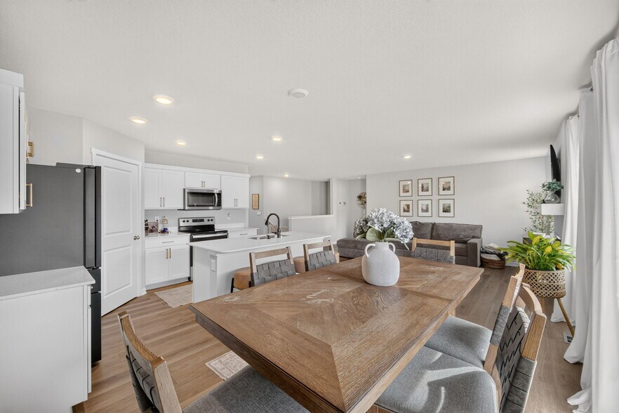Building Photo - 1080 Bel Aire Ct