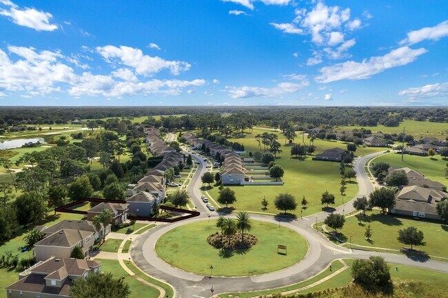 Building Photo - RENOVATED 5 BEDROOM FENCED IN, GOLF FRONTA...