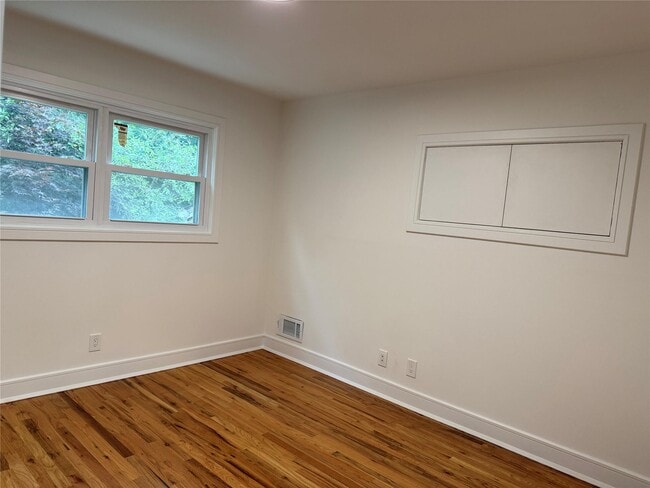 Building Photo - 251 Broadfield Rd