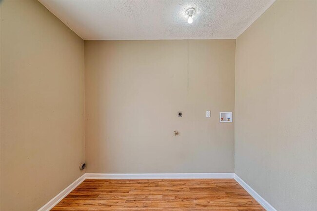 Building Photo - 10902 Sagevale Ln