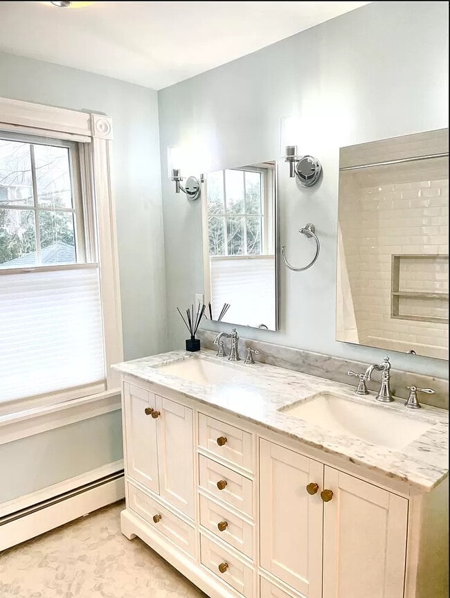 Building Photo - 7 Pleasant View Ave