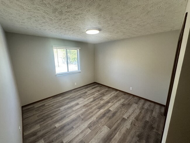 Building Photo - 5840 S 52nd St