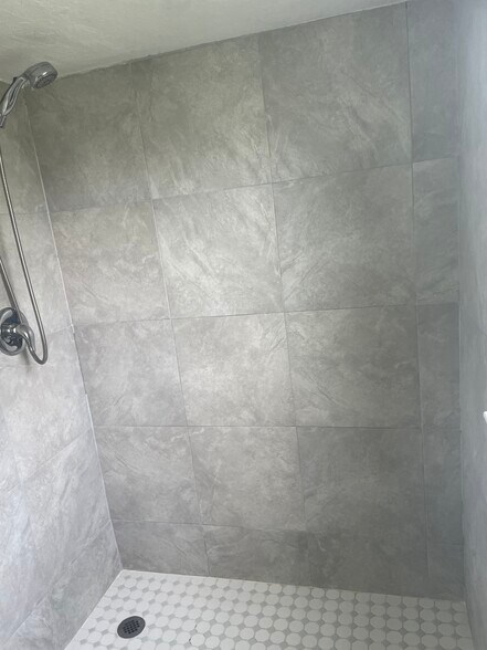 shower - 8 SE 19th Ave