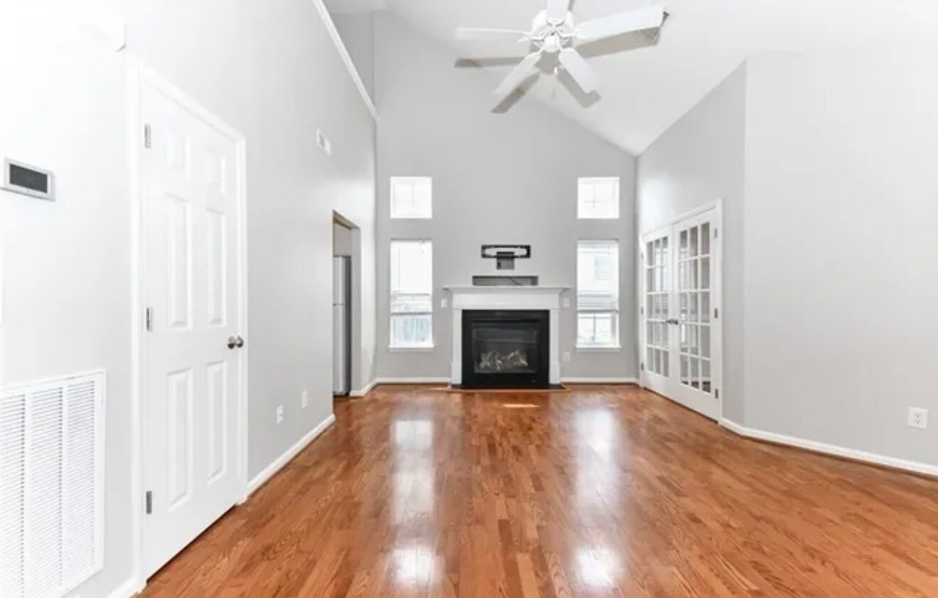 Building Photo - 3630 Sunset Hollow Dr