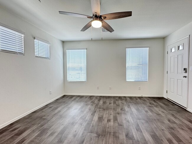 Building Photo - Cozy Newly Build 3 Bed & 2-1/2 Bath Townhome