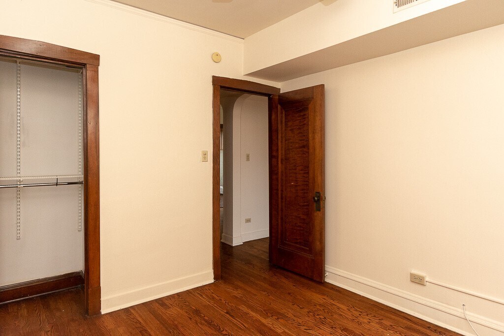 Building Photo - 3617 N Paulina St