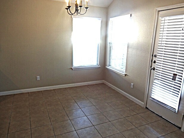 Building Photo - 135 Voyager Cv