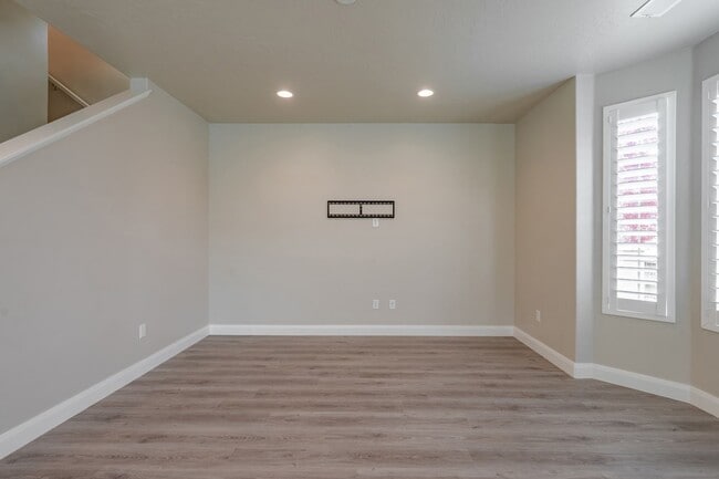 Building Photo - Newer Home in Prime Location with Spacious Layout & Two Living Areas