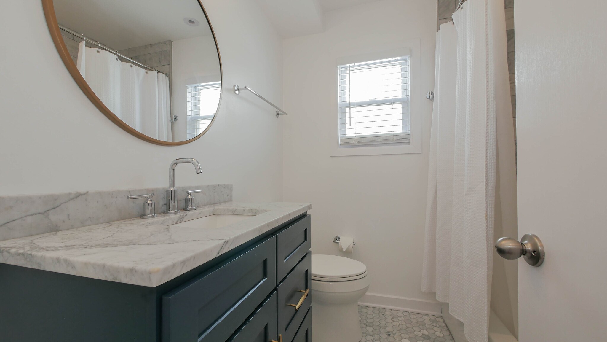 Building Photo - 12 N Delavan Ave