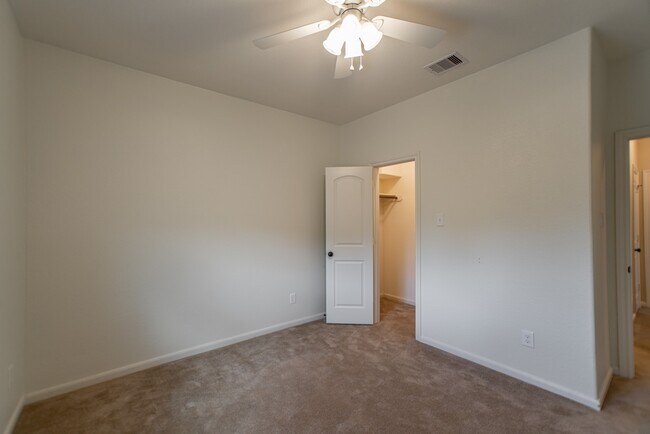 Building Photo - 74 S Sawbridge Cir