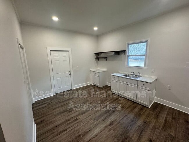 Building Photo - 525 N 8th St