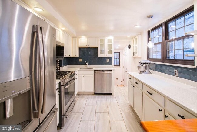Building Photo - 242 Fairmount Ave