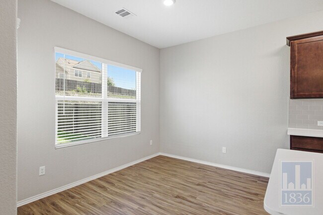 Building Photo - 108 Wind Flower Ln