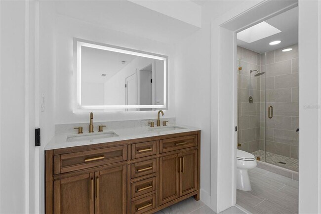 Building Photo - 520 115th Ave