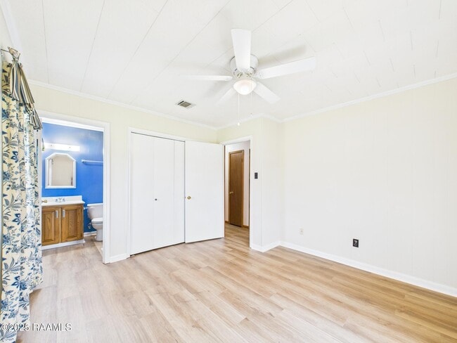 Building Photo - 905 Braquet Rd