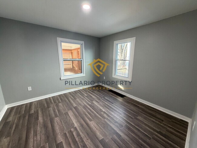 Building Photo - Fully Renovated 2-Bedroom Home Near Christian Park Available NOW!