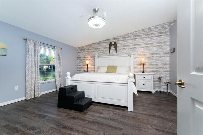 Building Photo - 319 Monaco Dr