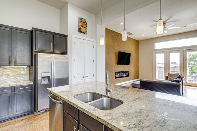 Building Photo - 1613 Bonner St