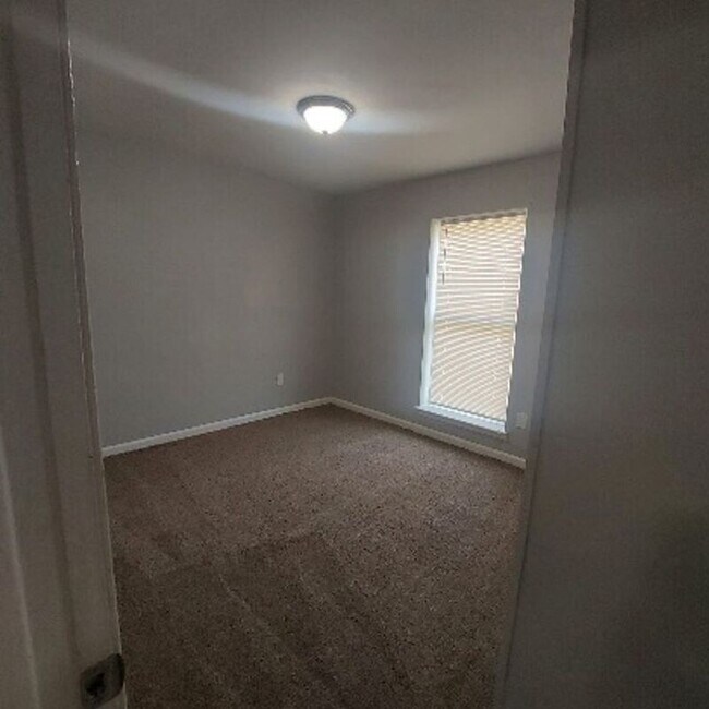 Building Photo - 3219 Holly Berry Dr