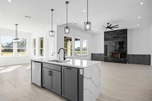 Building Photo - 2057 Glenhollow Dr