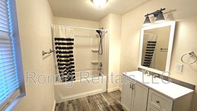 Building Photo - Cent- 1206 B Street