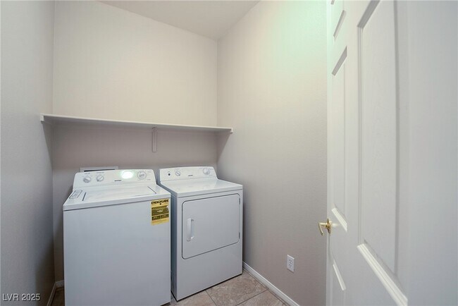 Building Photo - 1022 Pecos River Ave