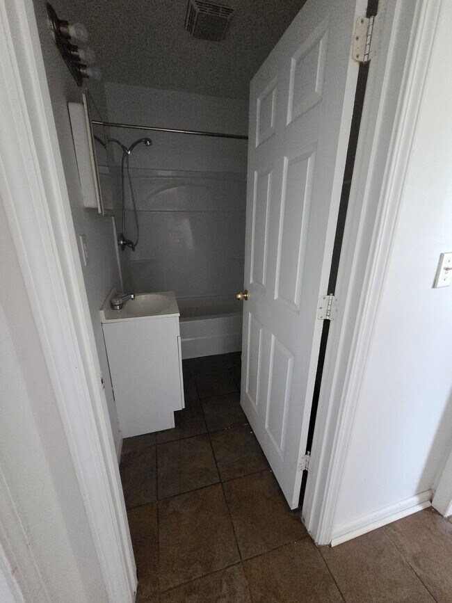 Building Photo - 410 S College Dr