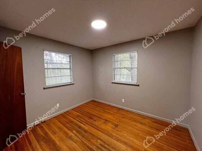 Building Photo - Beautiful and Modern 3 BD 1 BA with 1,196 ...