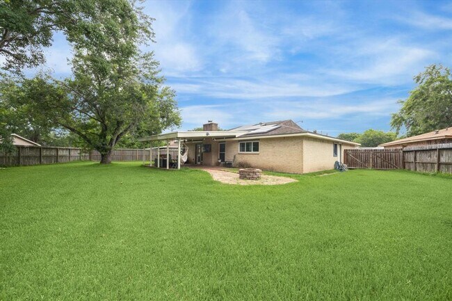 Building Photo - 6227 Creekside Ln