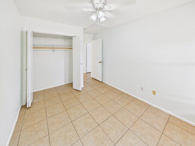 Building Photo - 11121 N Dowling Rd