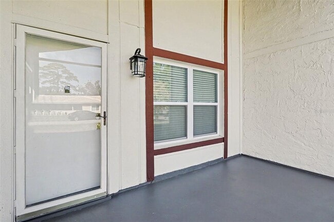 Building Photo - 10157 Bluff Ct