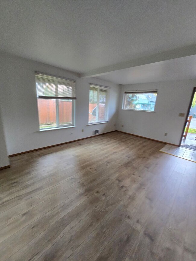 Building Photo - 1610 Lincoln St