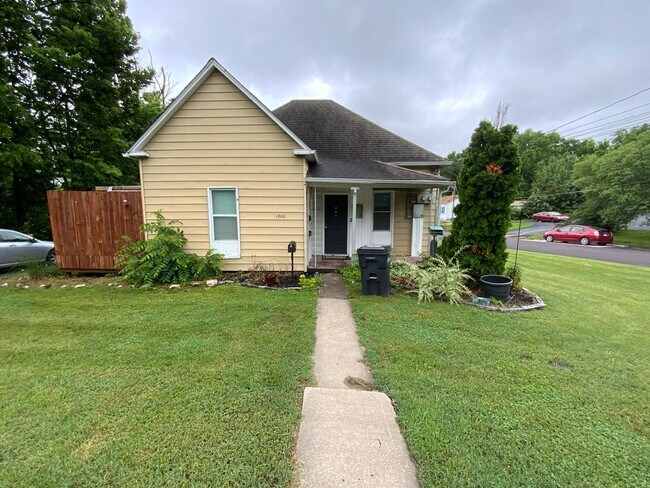 Building Photo - Studio Apartment includes washer / dryer