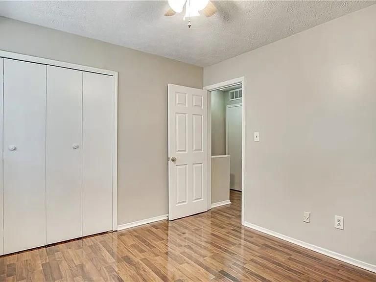 Building Photo - 28 Country Pl Ct