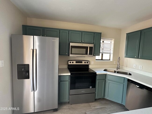 Building Photo - 15650 N 19th Ave