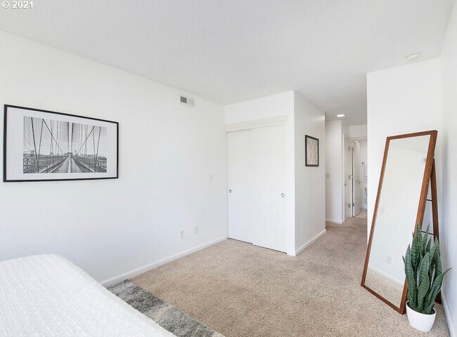 Building Photo - 6600 SE Division St