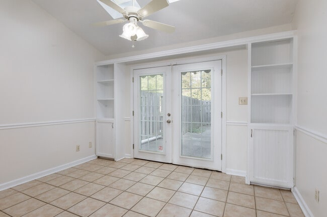 Building Photo - 1228 Woodland Dr