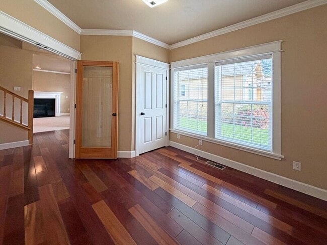 Building Photo - 520 Honeysuckle Ln